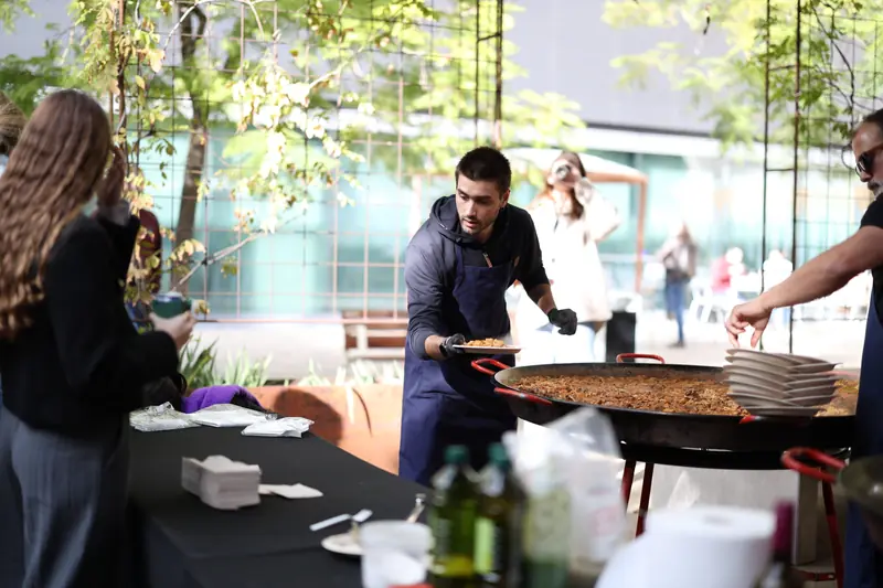 Taula de servei en un show cooking d'empresa