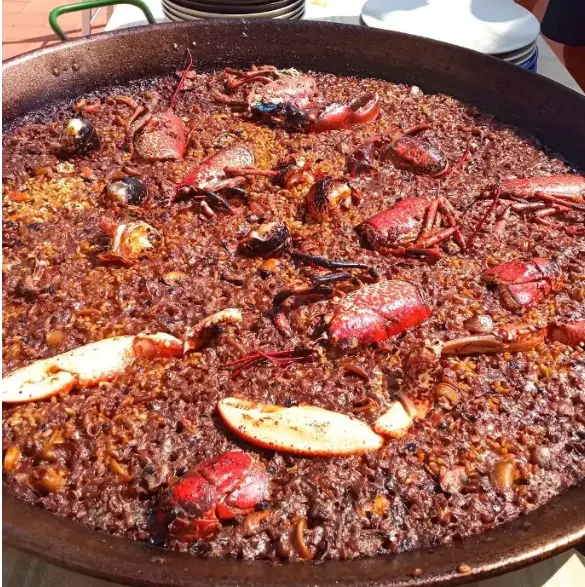 Paella para grupos de 50 personas con servicio a domicilio en Barcelona